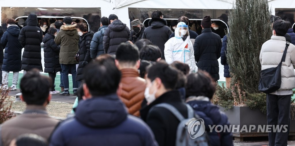오미크론 우세종으로, 다시 길어진 선별검사 행렬