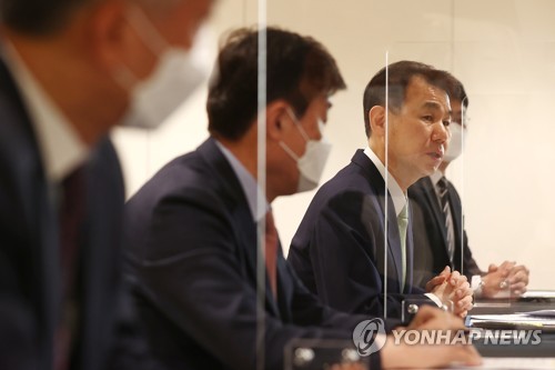 (서울=연합뉴스) 진연수 기자 = 정은보 금융감독원장이 26일 오전 서울 중구 은행회관에서 열린 금융플랫폼 간담회에서 인사말을 하고 있다. 2022.1.26 jin90@yna.co.kr
