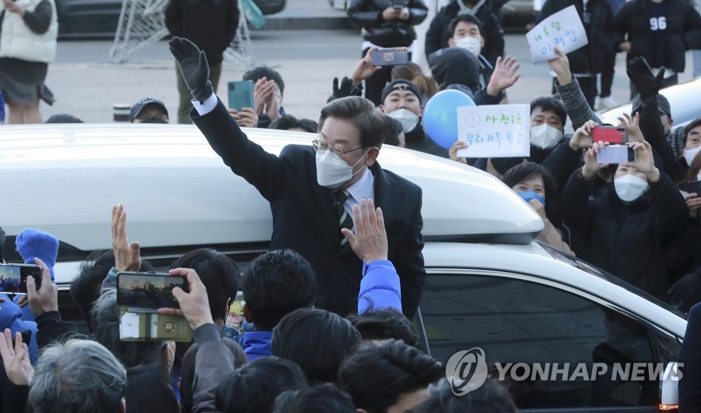 평택 유세장에 도착하는 이재명 대선후보