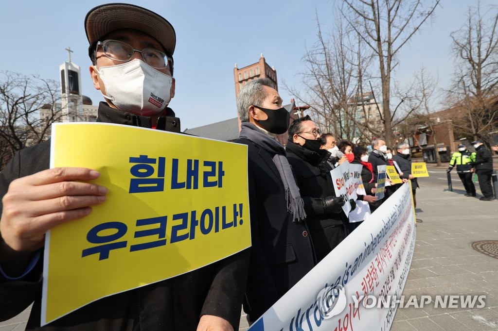 Civic activists hold a rally in front of the Russian embassy in Seoul on March 7, 2022, to oppose Russia's invasion of Ukraine. (Yonhap)