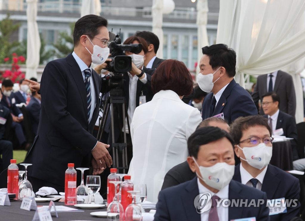 인사하는 이재용 삼성전자 부회장과 원희룡 국토부 장관