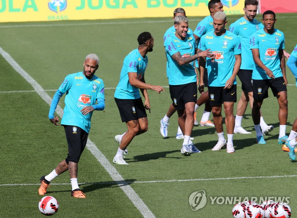 Members of the Brazilian men's national football team train at Goyang Stadium in Goyang, Gyeonggi Province, on May 31, 2022, two days before a friendly match against South Korea. (Yonhap)