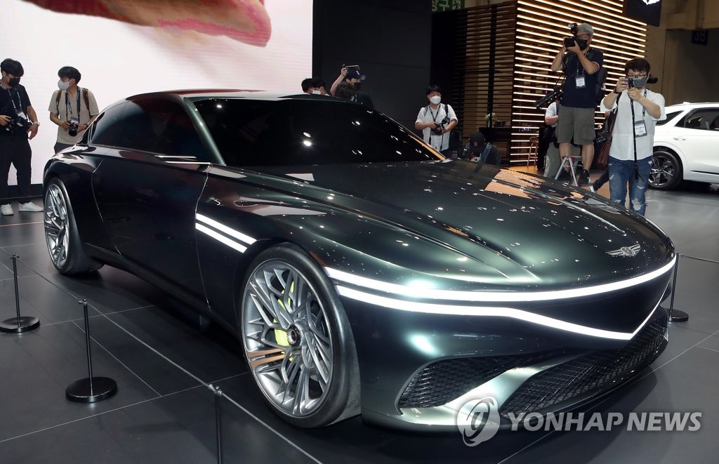 Le concept électrique X Speedium Coupe de Genesis, marque de luxe de Hyundai Motor, est dévoilé pour la première fois dans le pays au Centre des conventions et des expositions de Busan (BEXCO) lors de la journée de la presse du Salon international de l'automobile de Busan, le jeudi 14 juillet 2022.