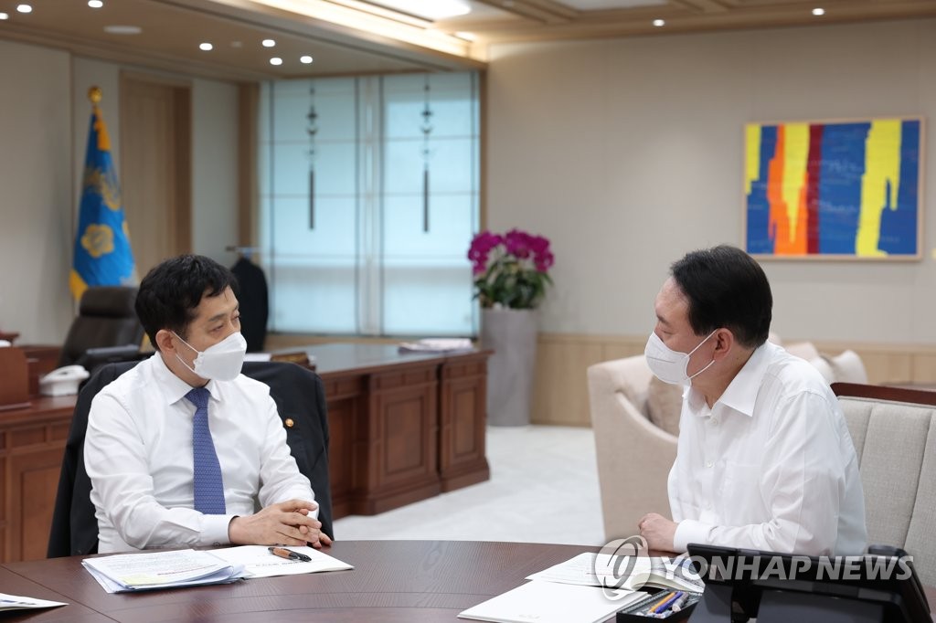 금융위 업무보고 받는 윤석열 대통령