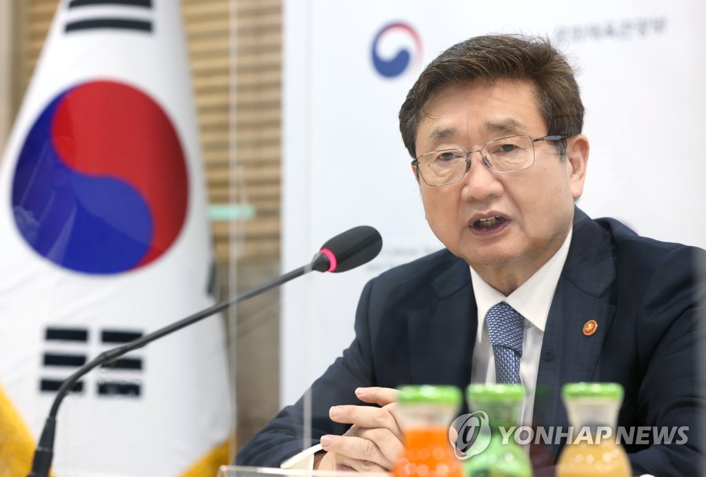 This photo provided by the culture ministry shows Culture Minister Park Bo-gyoon. (PHOTO NOT FOR SALE) (Yonhap)