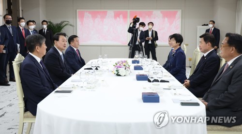 후반기 신임 국회의장단 만난 윤석열 대통령