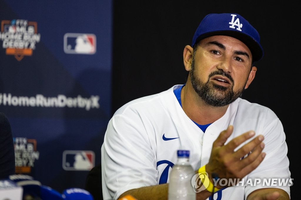 Former Los Angeles Dodgers star Adrian Gonzalez speaks during a press conference at Paradise City Hotel in Incheon, about 30 kilometers west of Seoul, on Sept. 16, 2022, ahead of the "FTX MLB Home Run Derby X." (Yonhap)