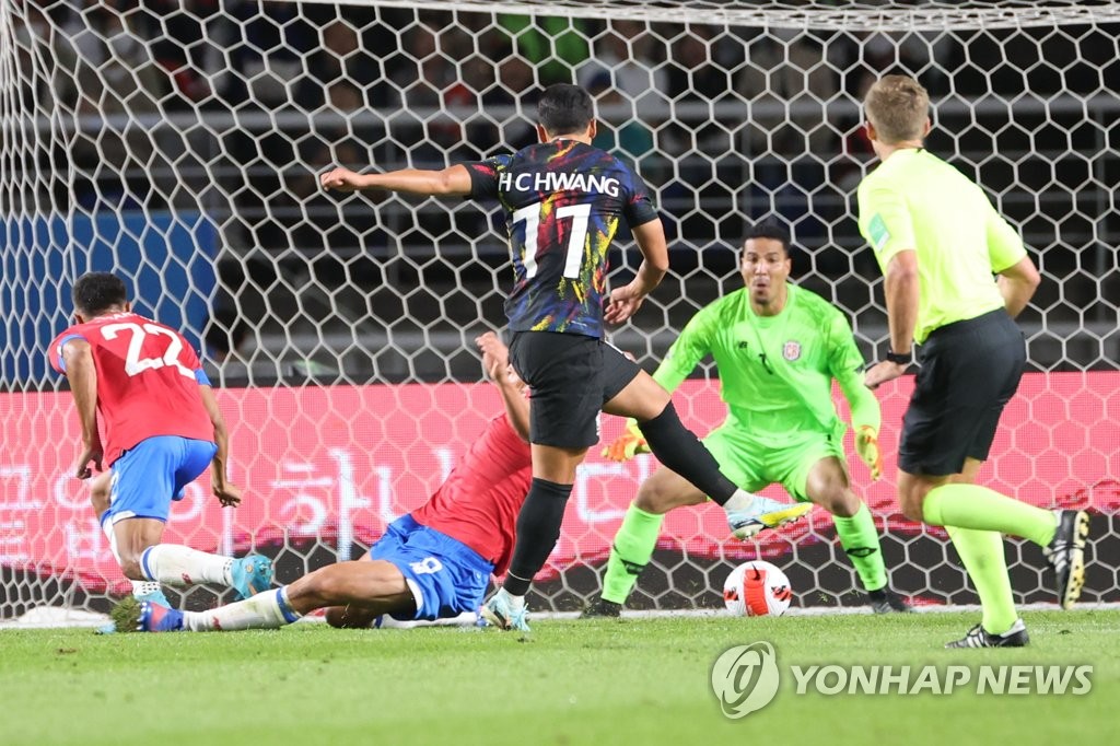 선제골 넣은 황희찬