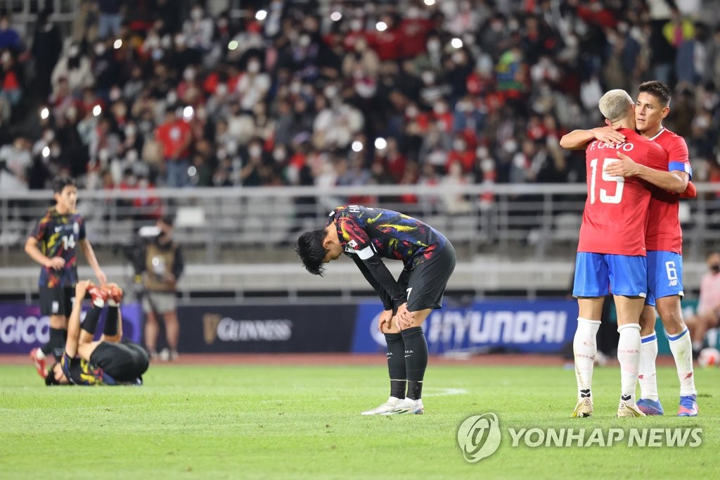 고개 숙인 캡틴 '이길 수 있었는데'