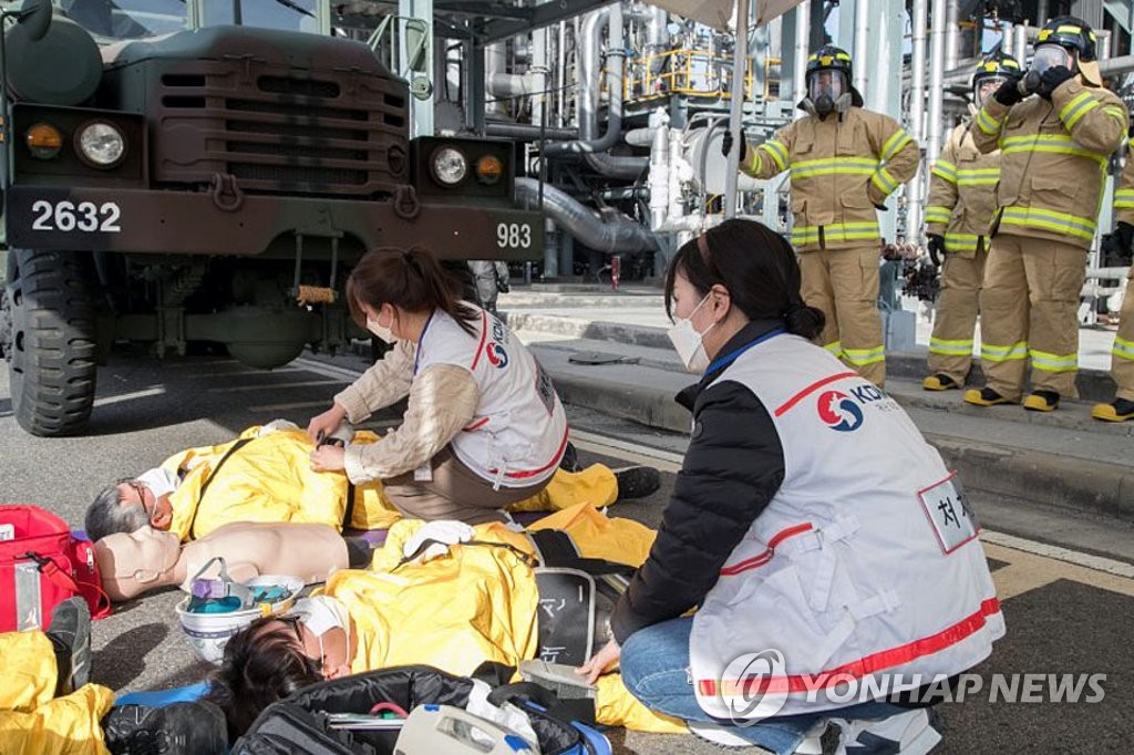 "실제 아닙니다"…군산서 화학사고 대응 현장훈련