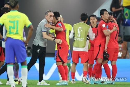 이강인 안아주는 벤투 감독