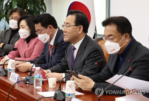 발언하는 주호영 원내대표