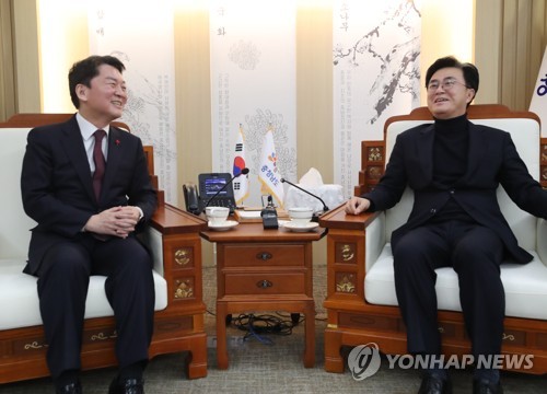 활짝 웃는 안철수 의원과 김태흠 충남지사