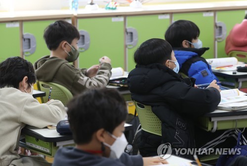 '실내 마스크 해제됐지만'