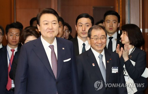 한일 비즈니스라운드 테이블 입장하는 윤석열 대통령