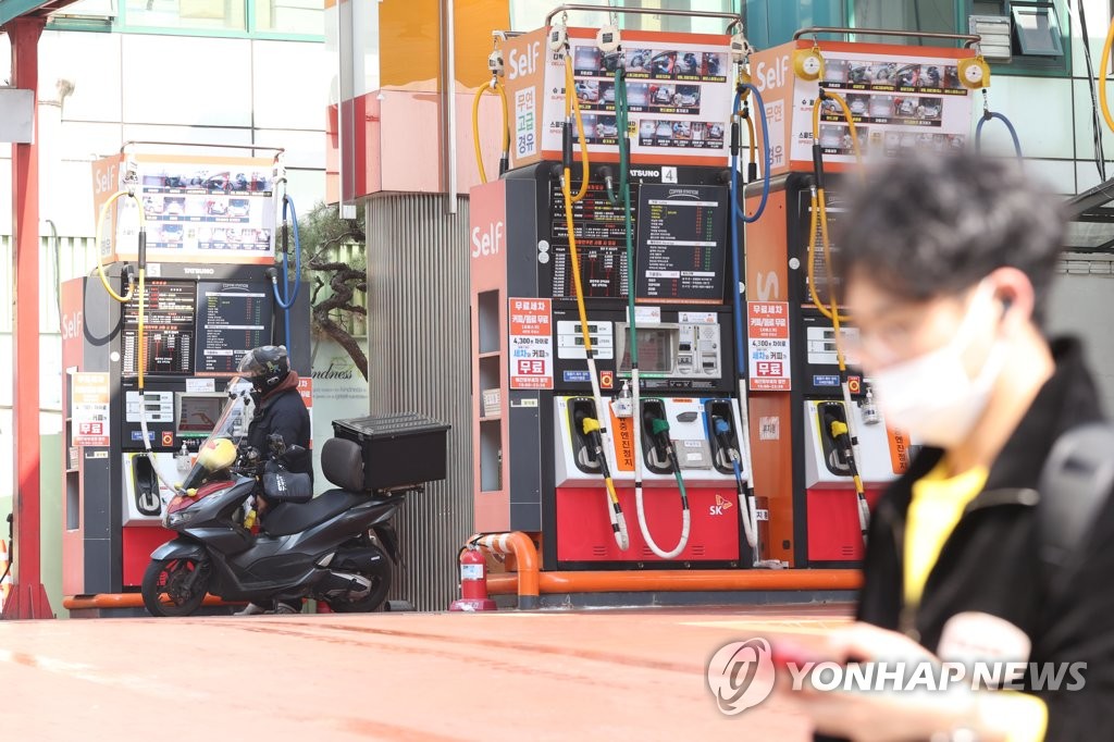 휘발유 가격 오르고 경유 가격 내리고