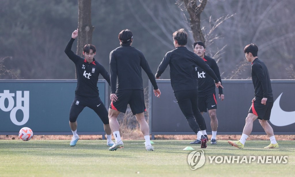 훈련하는 축구 국가대표팀
