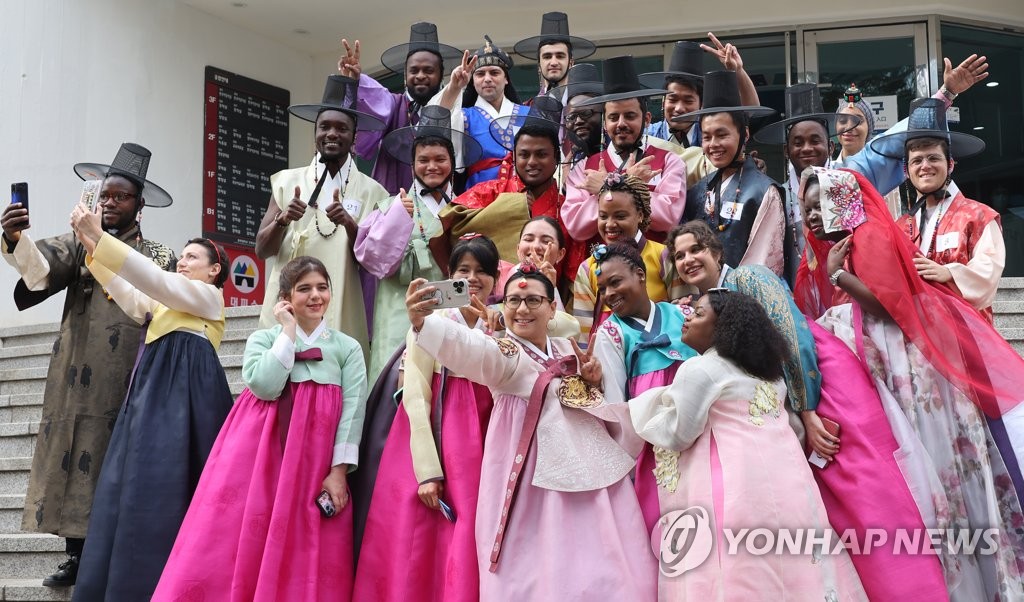 한복 입은 외교관들