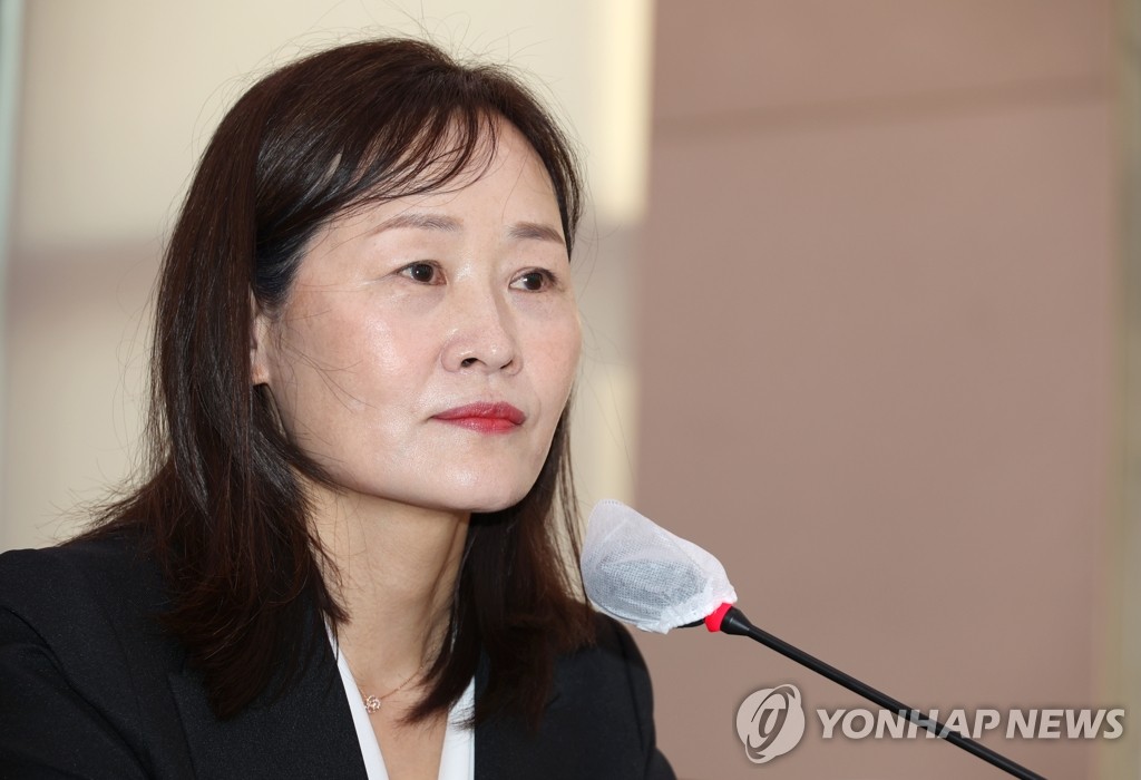 의원질의 듣는 정정미 헌법재판관 후보자