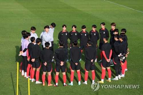 김은중 감독 훈련지시 받는 U-20 대표팀