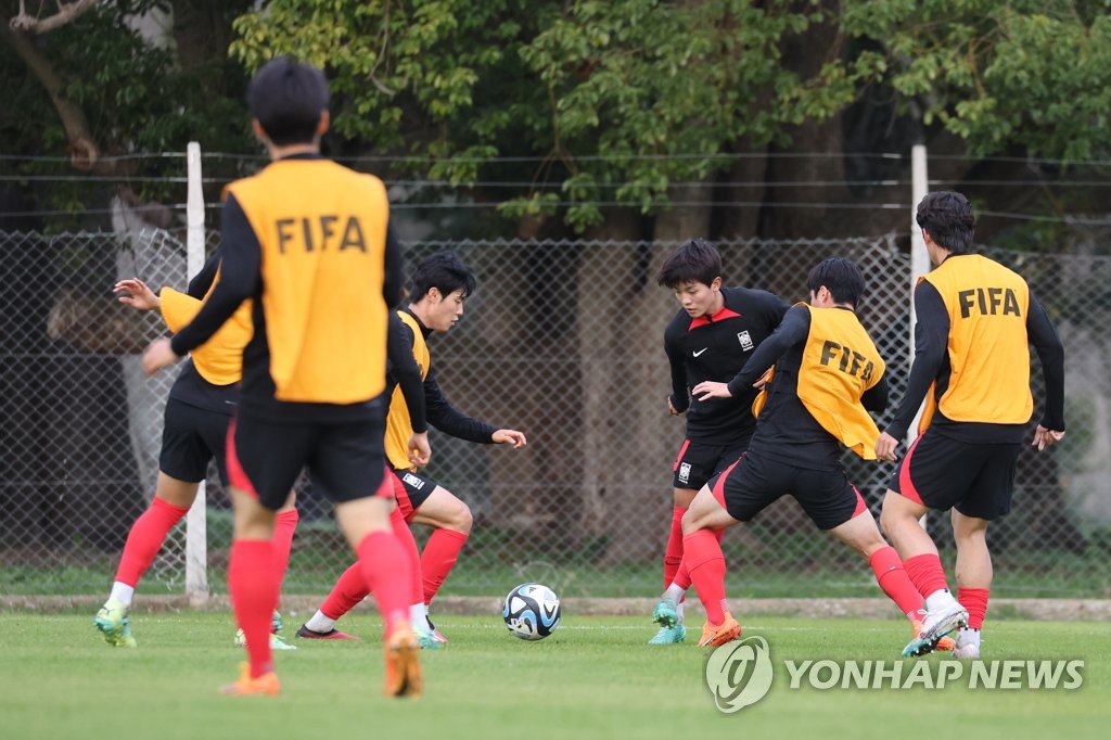 4강전 하루 앞두고 훈련 나선 U-20 대표팀