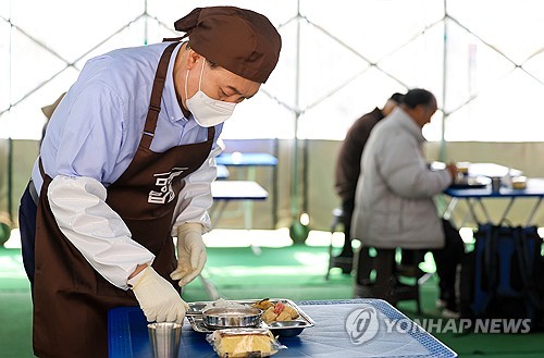 Yoon at soup kitchen