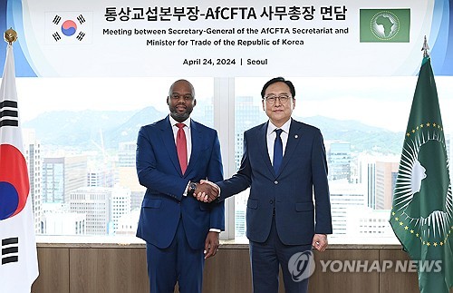 وزير التجارة الكوري يلتقي بالأمين العام لمنطقة التجارة الحرة القارية الإفريقية