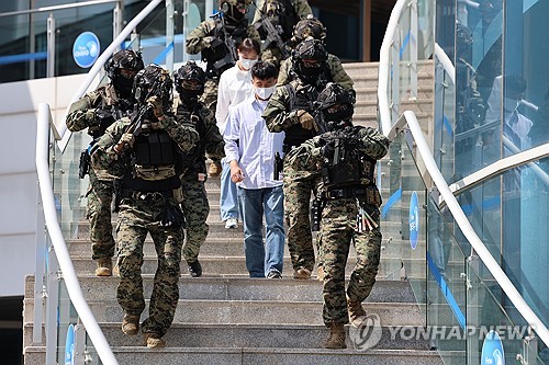 '수돗물 테러를 막아라'…민관군 합동 드론테러 대응훈련