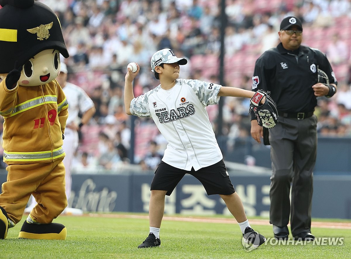 시구하는 순직 소방관 가족