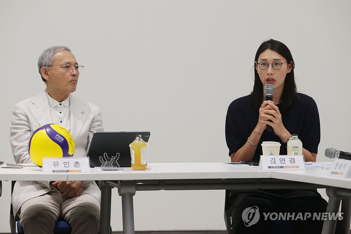 간담회하는 김연경 선수