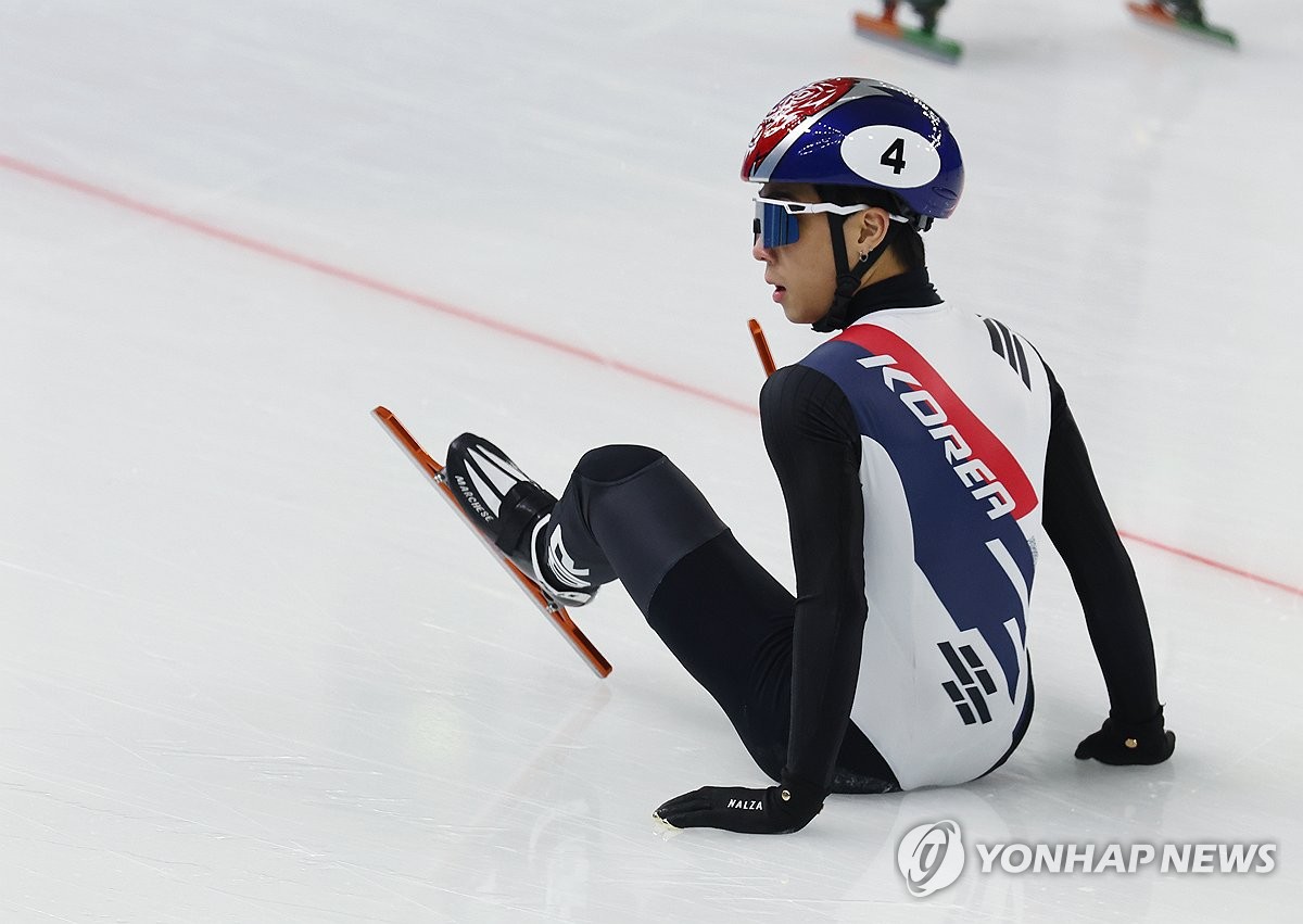 계주 훈련 중 넘어지는 김건우