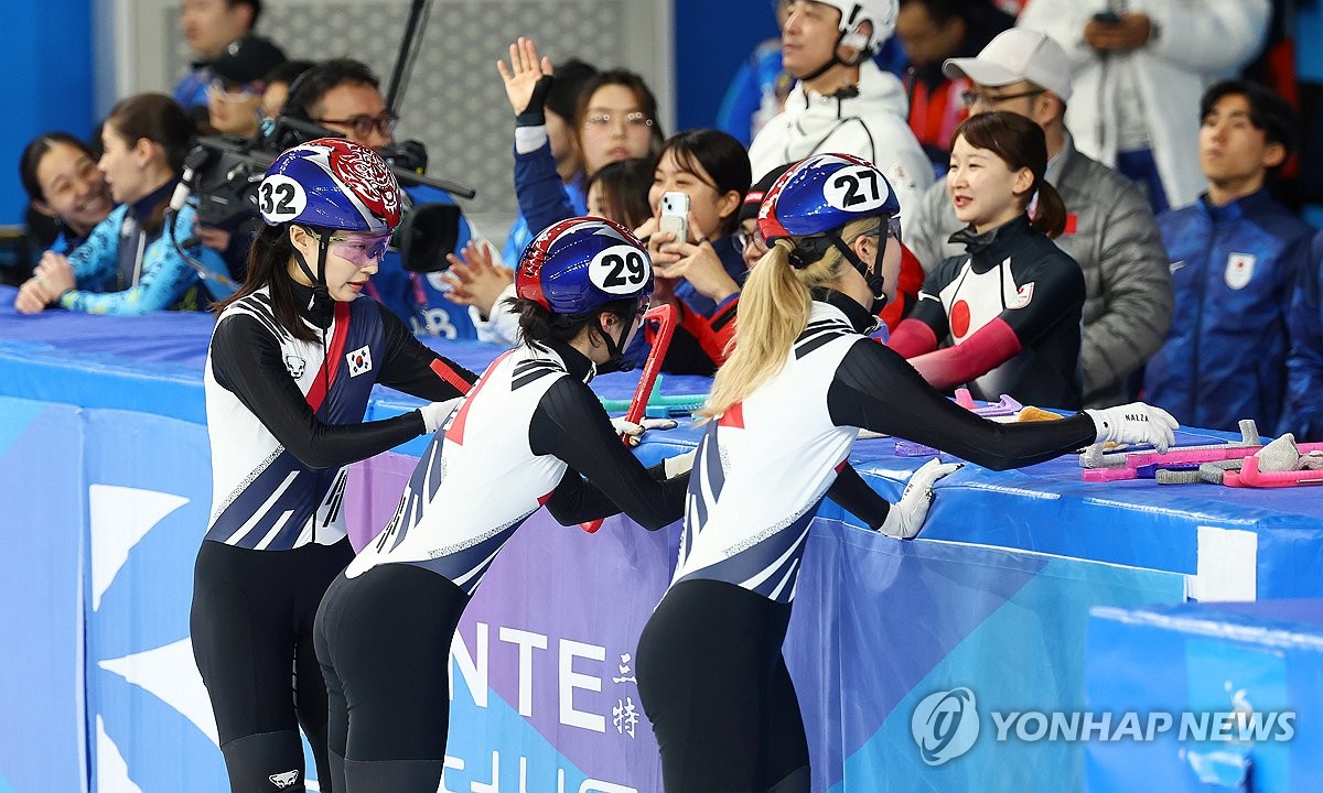 아쉬워하는 한국 선수들