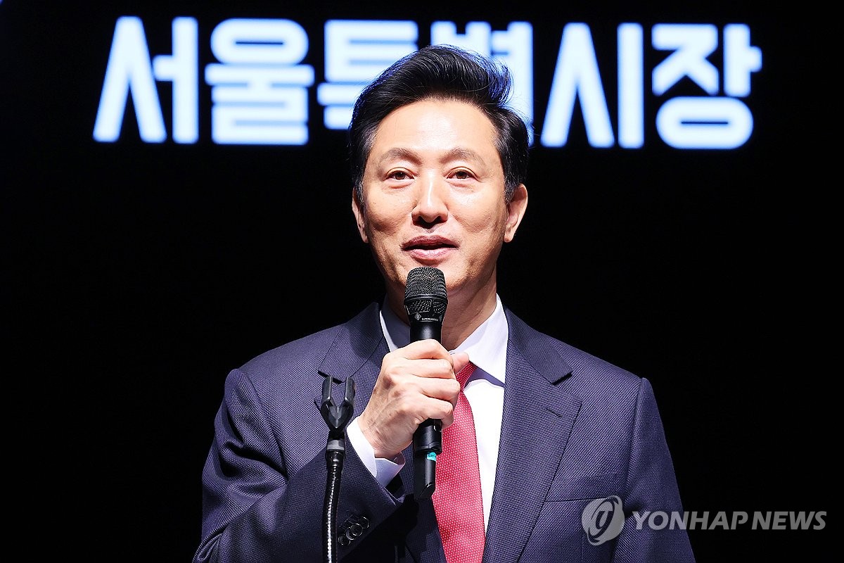 This file photo shows Seoul Mayor Oh Se-hoon delivering a speech at Sejong Center for the Performing Arts in Seoul on March 24, 2025. (Yonhap)