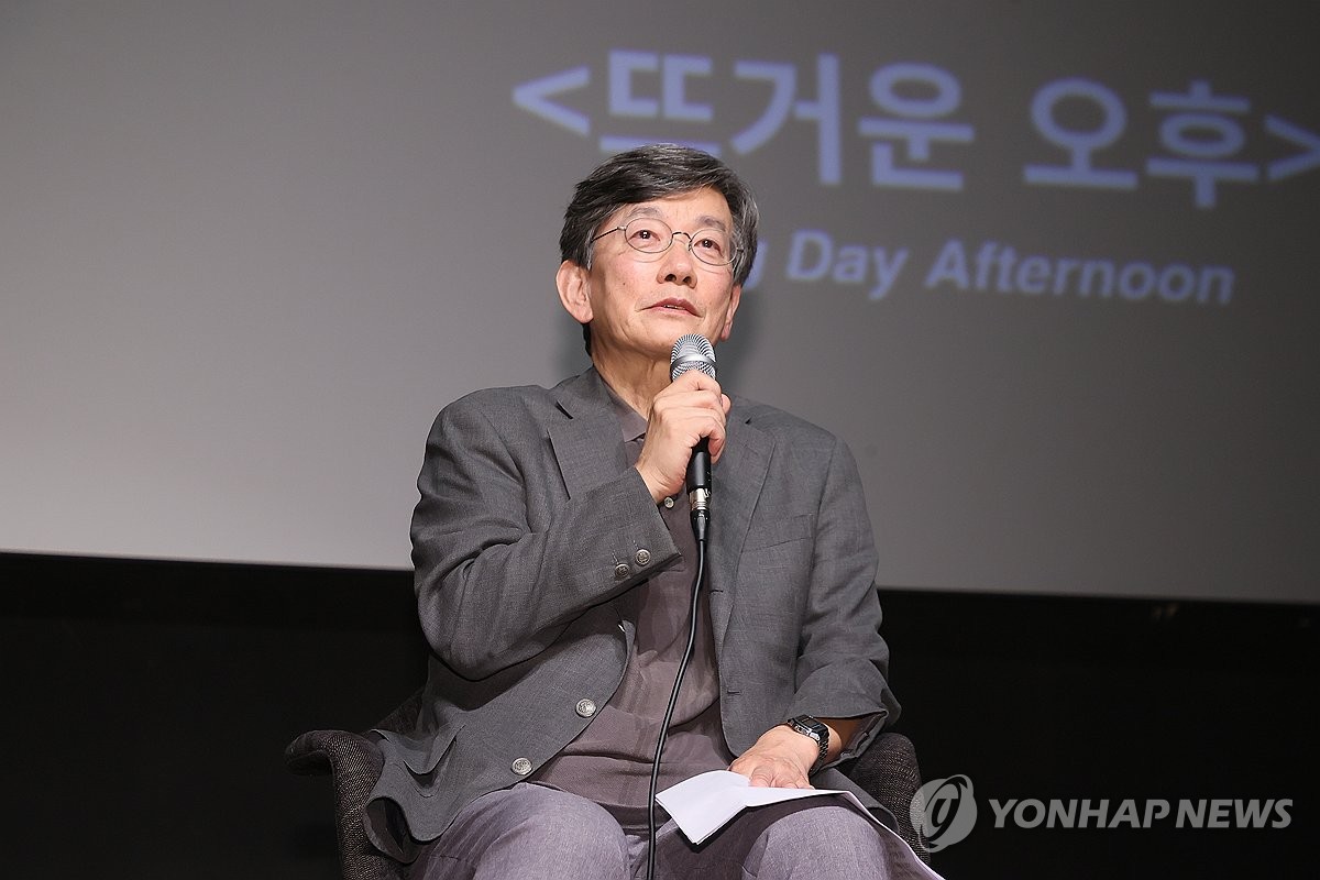 인사말하는 손석희