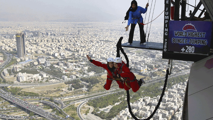 '아찔한 280미터'…이란 테헤란 밀라드 타워 '번지점프대' 개장