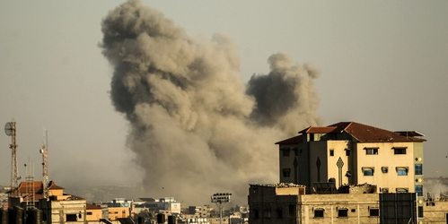 하마스 로켓공격에 이스라엘, 라파 보복공습…"16명 사망"