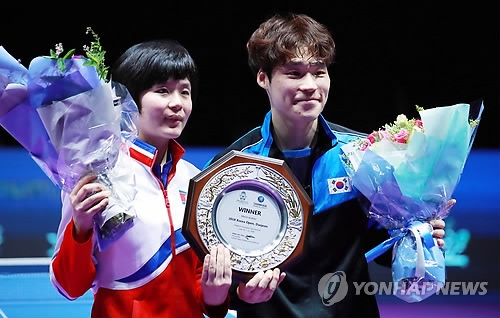 لاعب تنس طاولة كوري جنوبي ينال لقب "تأريخي" مع شريكته الكورية الشمالية