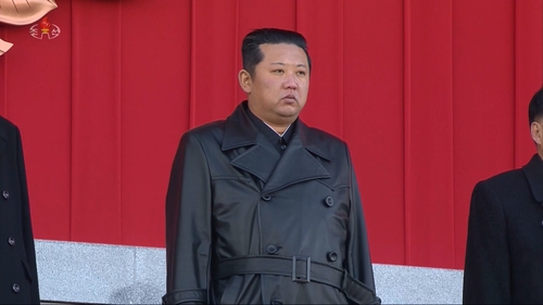 (جديد2) الزعيم الكوري الشمالي كيم جونغ-أون يحضر حفل إحياء الذكرى السنوية العاشرة لوفاة والده