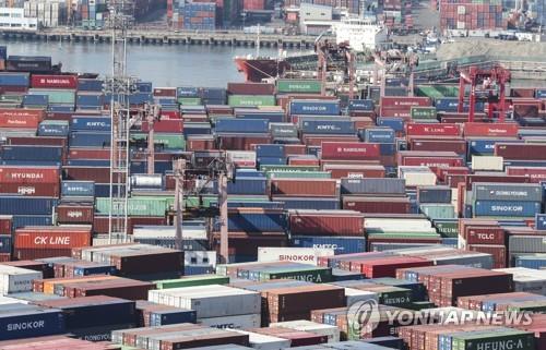 ارتفاع تكاليف شحن الحاويات بشدة في فبراير مع تعافي الشحن البحري عالميا - 1