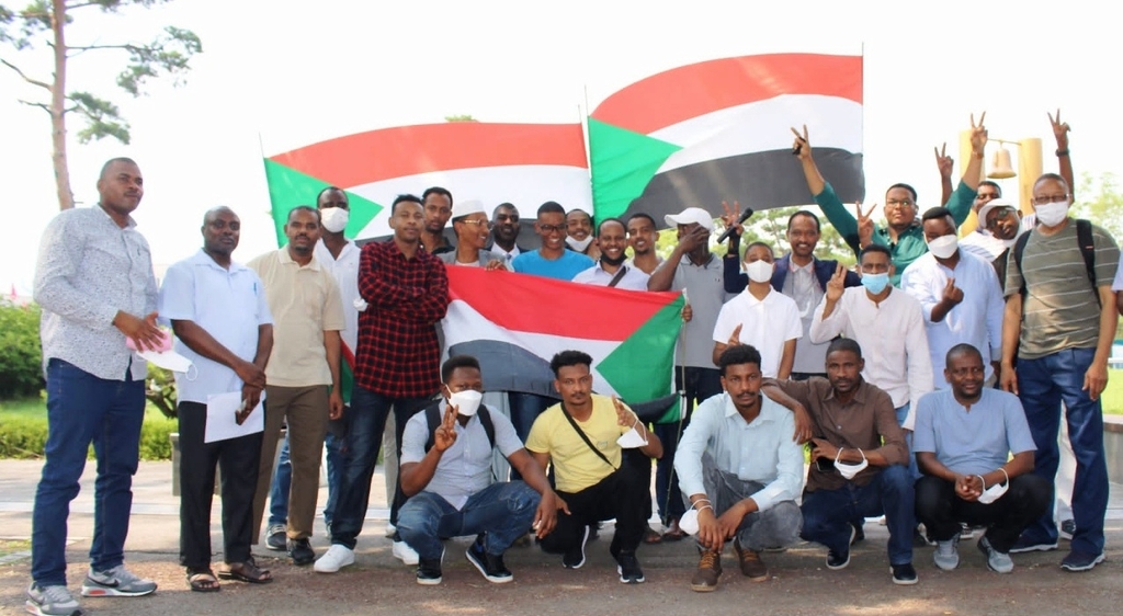الوقفة الاحتجاجية للأبناء السودانيين في كوريا أمام المكتب الرئاسي - 6
