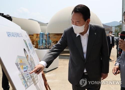 كوريا الجنوبية تشكل لجنة لدعم الشركات المحلية للفوز بصفقات بناء محطات طاقة نووية في الخارج - 1