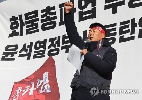 الآلاف من العمال النقابيين ينظمون مظاهرات في جميع أنحاء البلاد احتجاجا على أمر العودة إلى العمل - 2