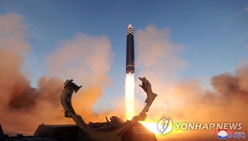 (جديد) الجيش الجنوبي: الصاروخ الكوري الشمالي طار نحو 800 كلم قبل أن يسقط في البحر
