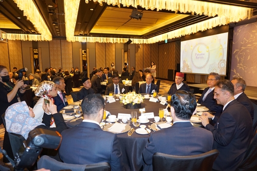 وزير الخارجية بارك جين يقيم إفطارا جماعيا لسفراء الدول الإسلامية والمهتمين بالإسلام - 2