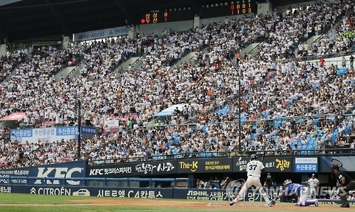 Baseball league surpasses 7 mln in attendance, closes in on record