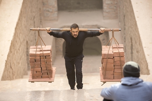 A still from the Indian sports-based drama "Sultan" (Yonhap)