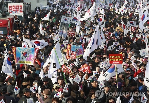 President Park Geun-hye's supporters demand the cancelation of her impeachment in a rally held on Jan. 7, 2017. (Yonhap)