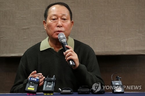 South Korean national baseball team manager Kim In-sik speaks at a press conference in Seoul on Jan. 11, 2017. (Yonhap)