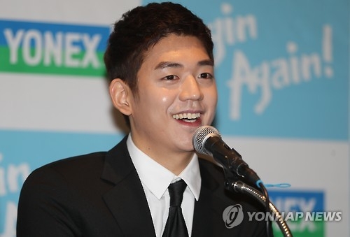 (LEAD) Badminton star Lee Yong-dae to marry longtime girlfriend