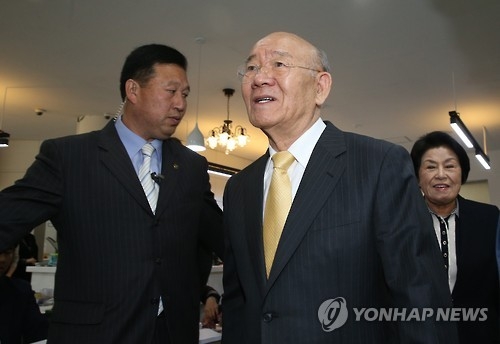 Chun Doo-hwan said a few nukes enough to induce N.K. to talks: diplomatic dossier